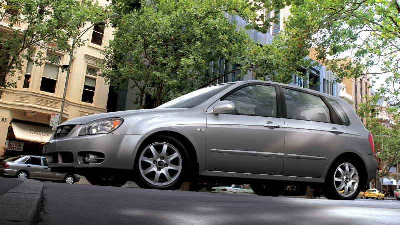 Kia Cerato 1 хэтчбек