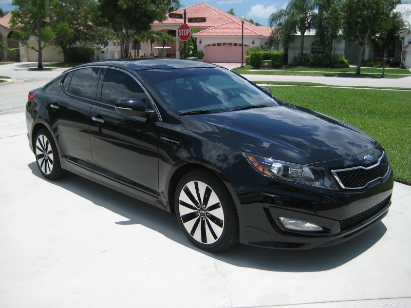 Kia Optima черная