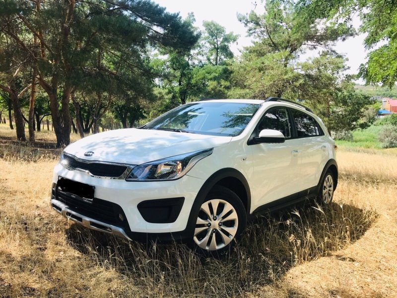 Kia Rio x-line белая
