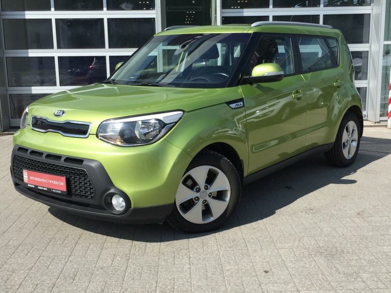 Kia Sportage 2022 зеленый