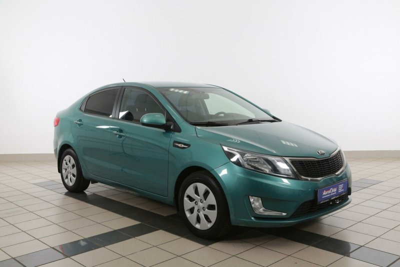Kia Sportage зеленый