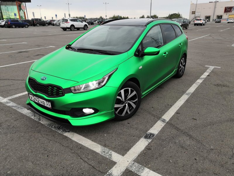 Kia Ceed салатовый
