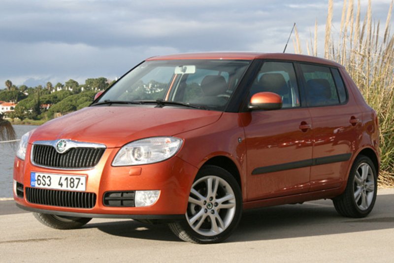 Skoda Fabia 2020 синяя