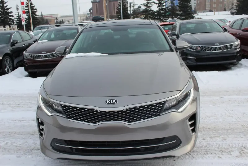 Kia Optima спереди