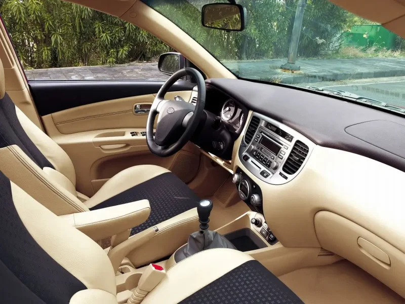 Kia Rio бежевый салон