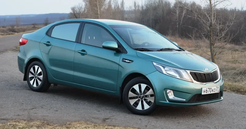 Kia Rio 3 хэтчбек зеленый