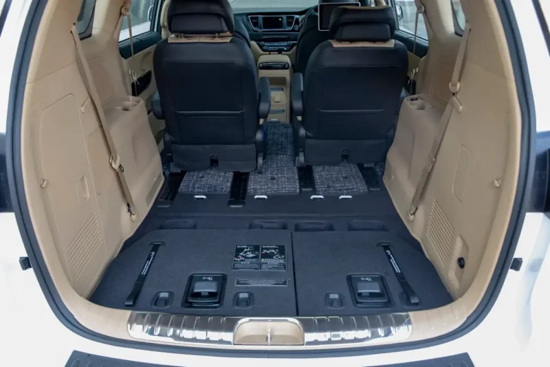Kia Carnival 9 Seater