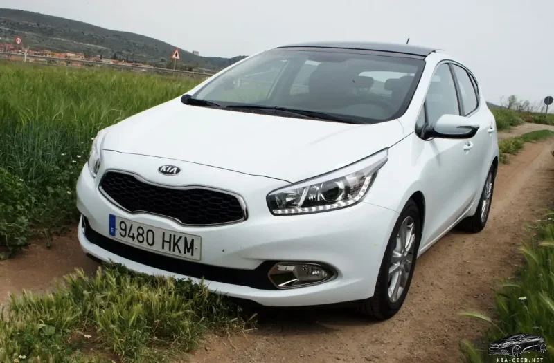 Kia Ceed 2 белый