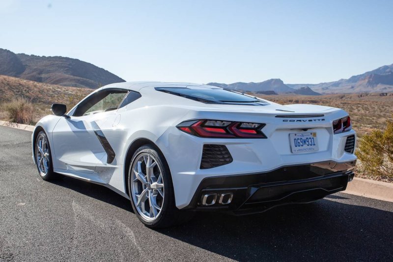 Chevrolet Corvette c8 белый