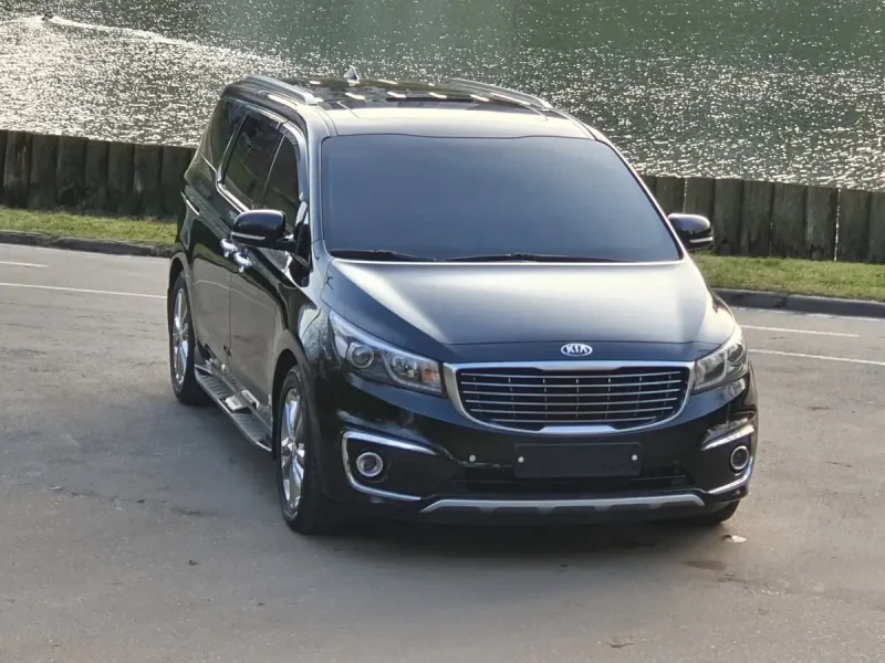 Kia Carnival с прицепом