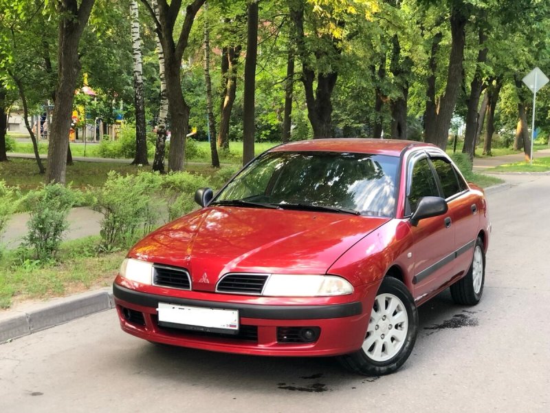 Mitsubishi Carisma седан 2002