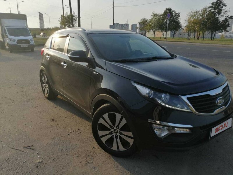 Синий Kia Sportage 3