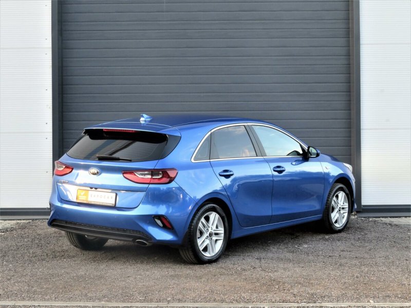 Kia Cerato синий
