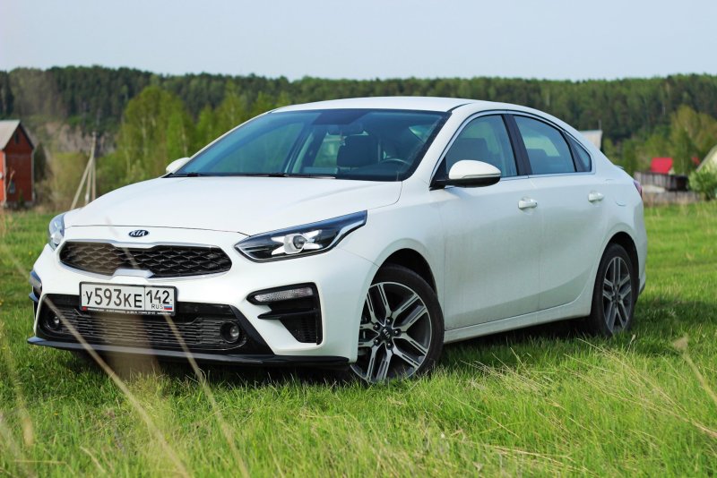 Kia Cerato 2022 красный
