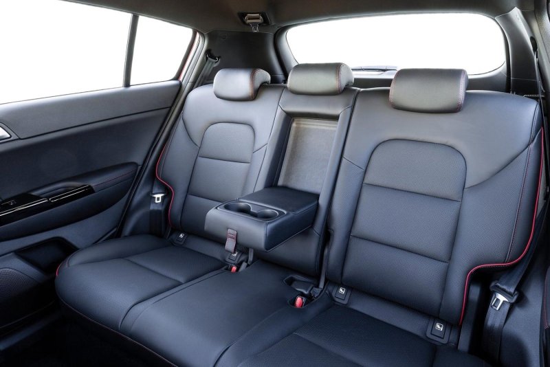 Kia Sportage салон сзади