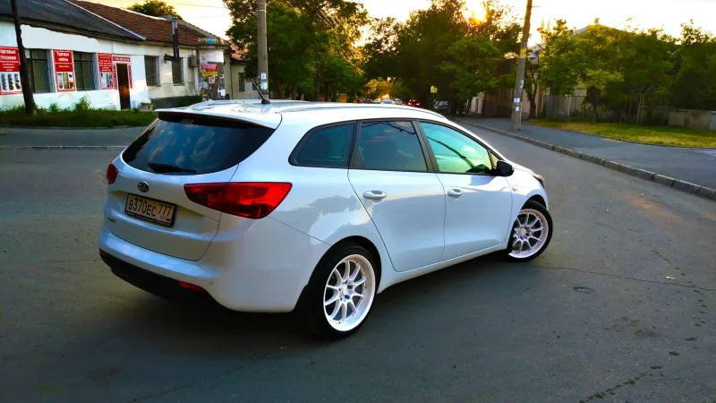Kia Ceed JD SW белая