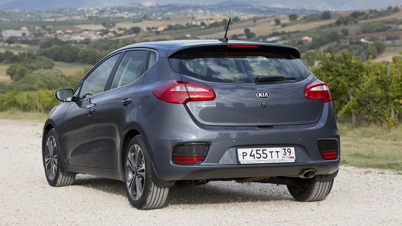 Kia Ceed 2015 сзади