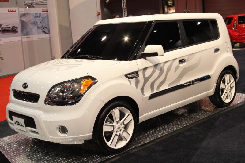 Kia Soul белая с красной крышей