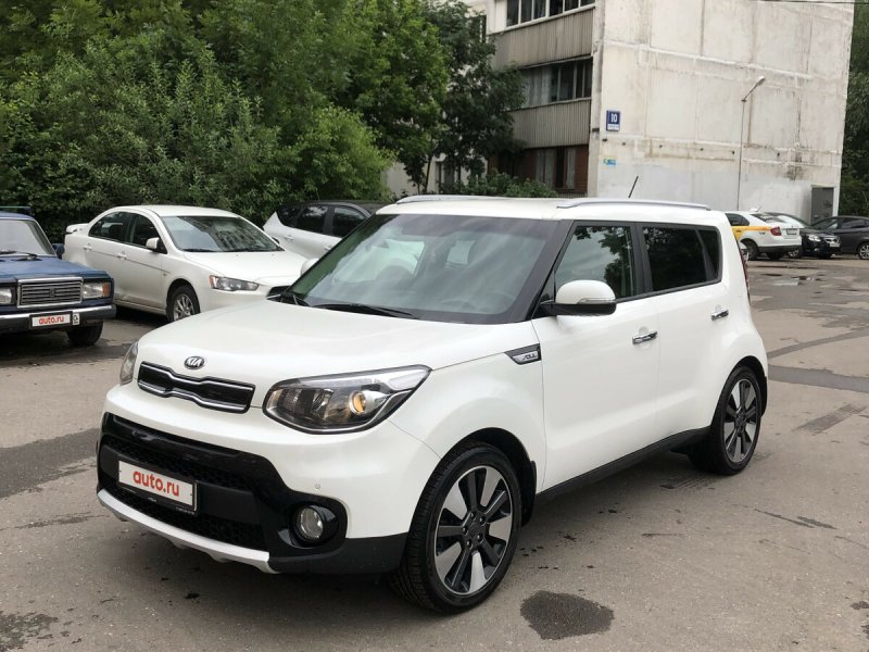 Белый Kia Soul 2012