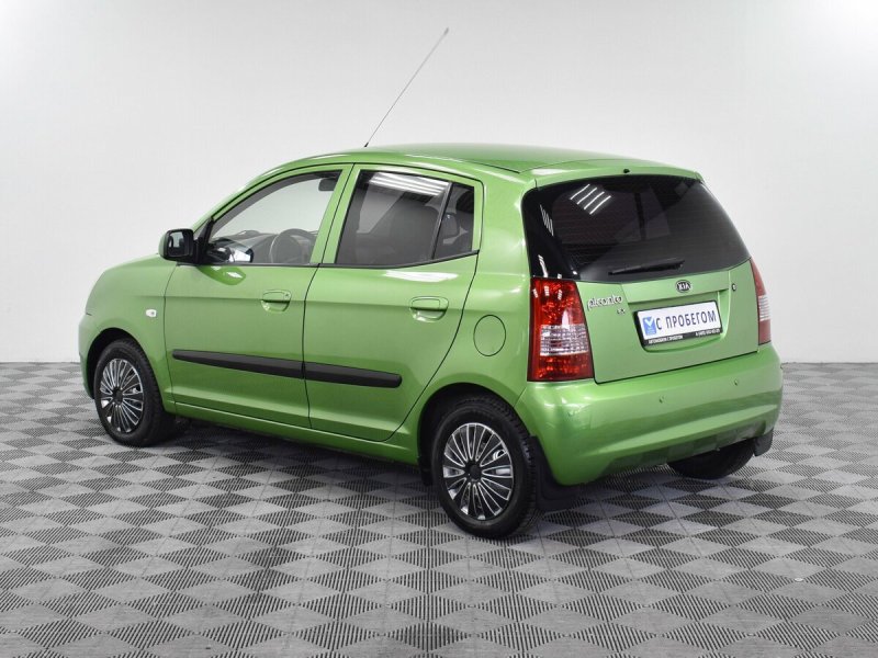 Kia Picanto зеленая