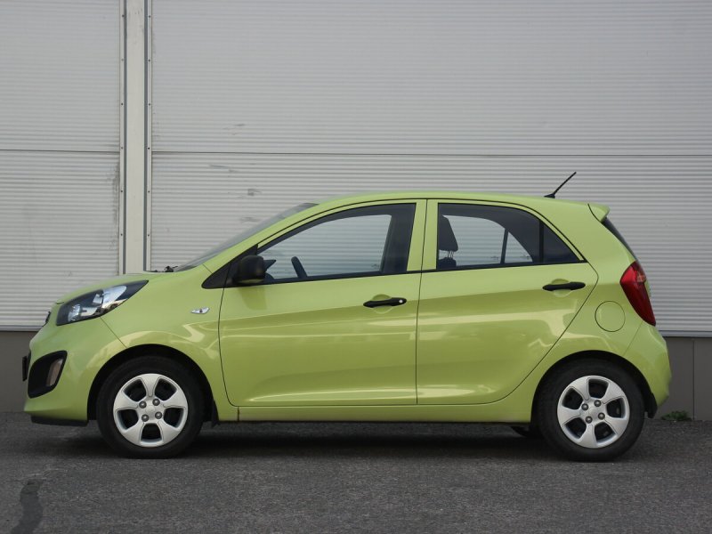 Kia Picanto зеленая