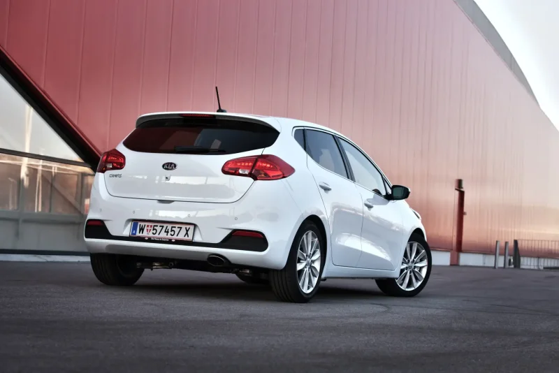 Kia Ceed седан 2012