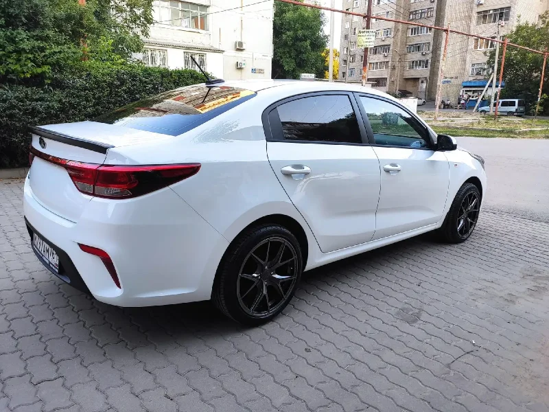 Kia Rio 4 hre r 17