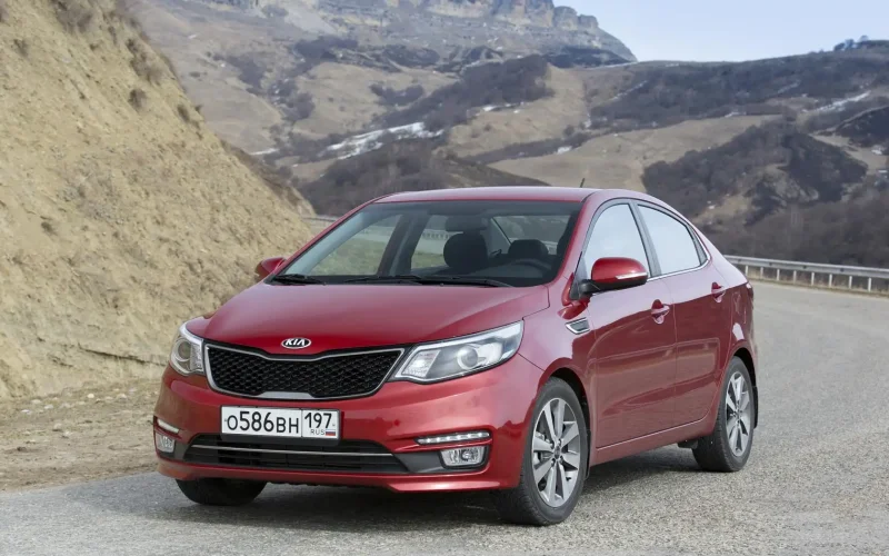Kia Rio хэтчбек 2012 красный