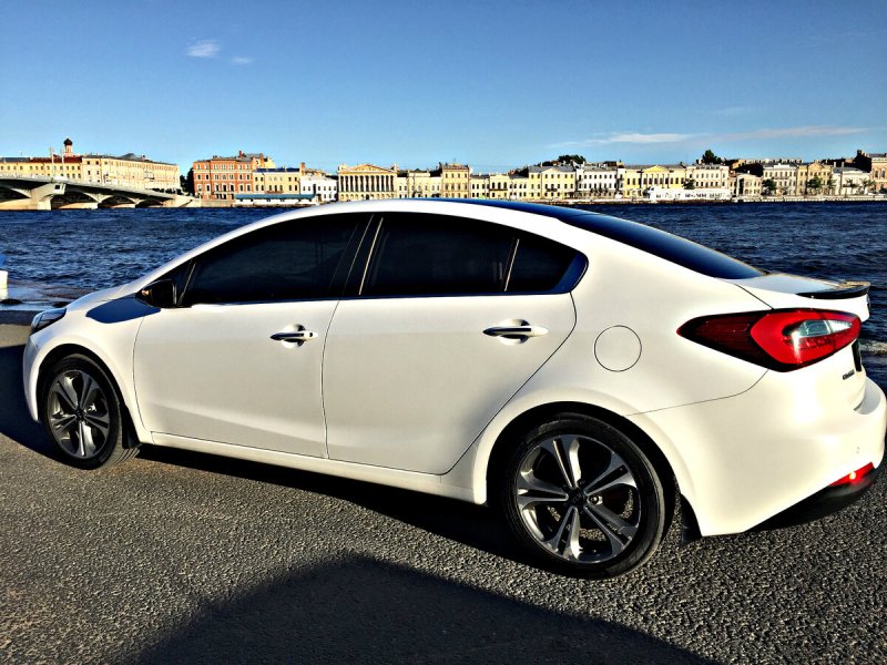 Kia Cerato белая