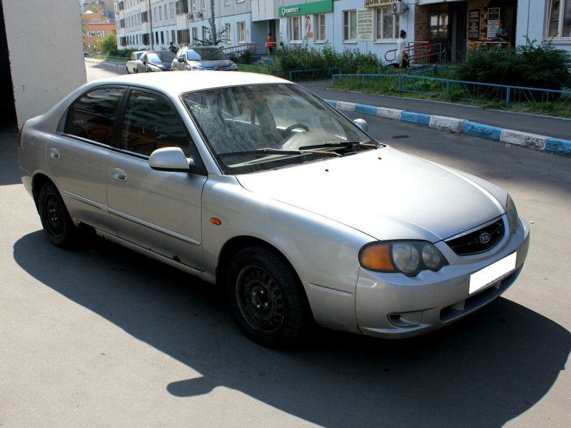 Kia Shuma 2 серебристая
