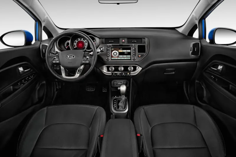 Kia Rio Hatchback 2015 салон