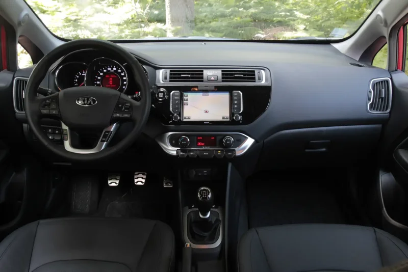 Kia Rio Hatchback 2014 салон