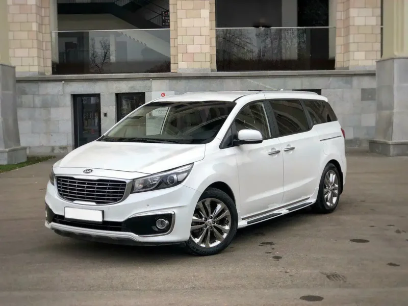Kia минивэн Carnival