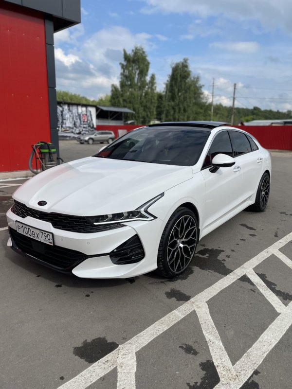 Kia k5 розовая