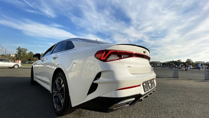 Kia k5 белый перламутр