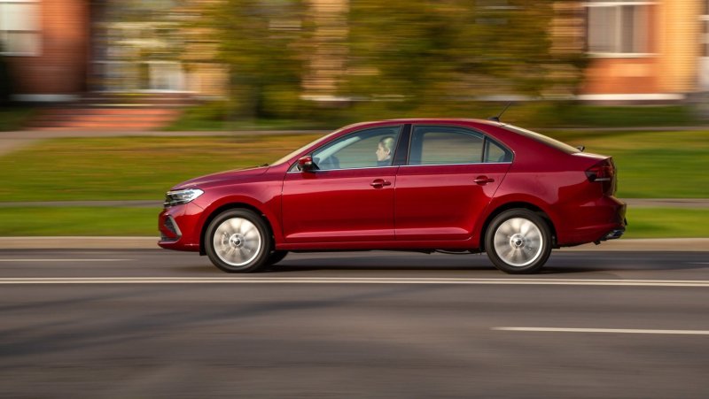 Volkswagen Polo 2021 красный
