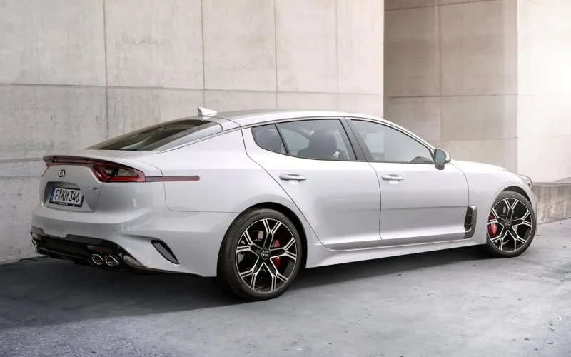 Kia спортивная Stinger