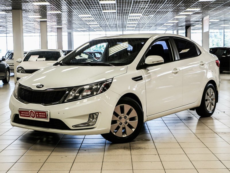 Kia Rio 2015 красная