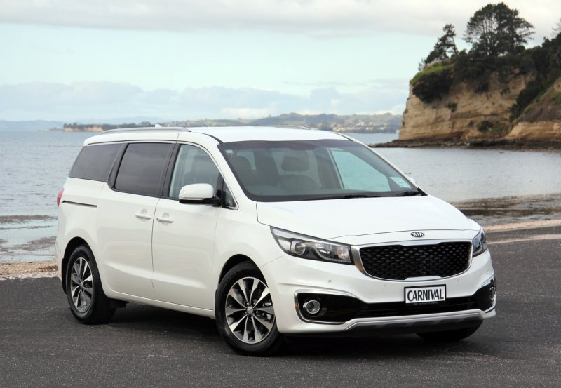 Kia минивэн Carnival