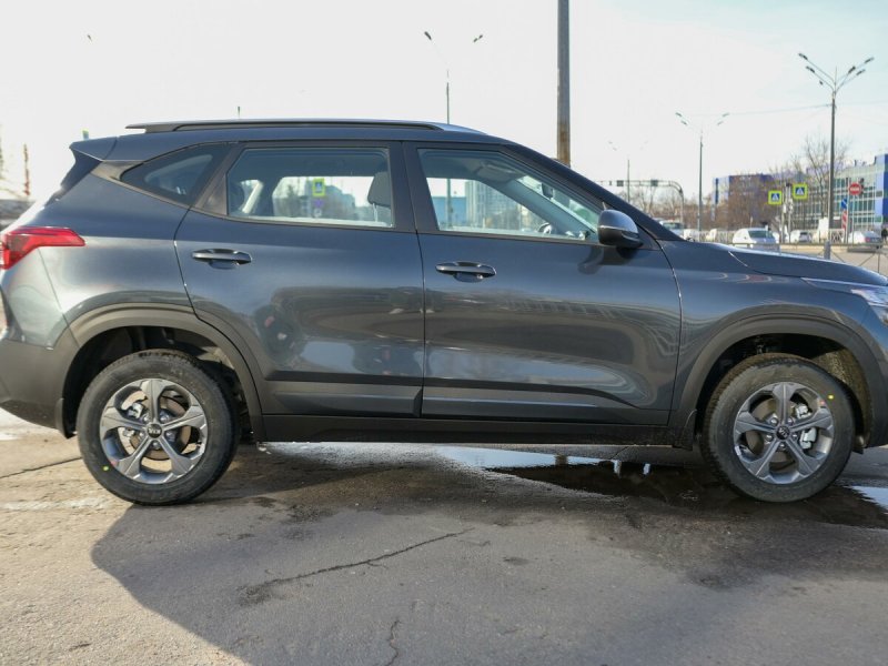 Kia Seltos серебристый