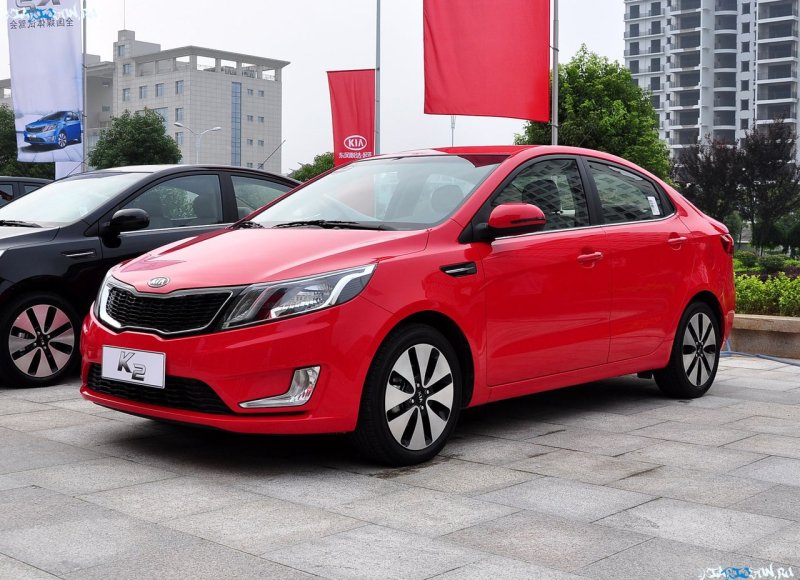 Kia Rio хэтчбек 2015 красная