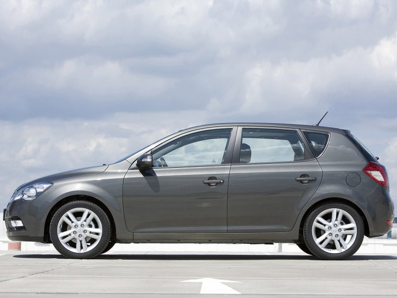 Kia Ceed 2010 хэтчбек