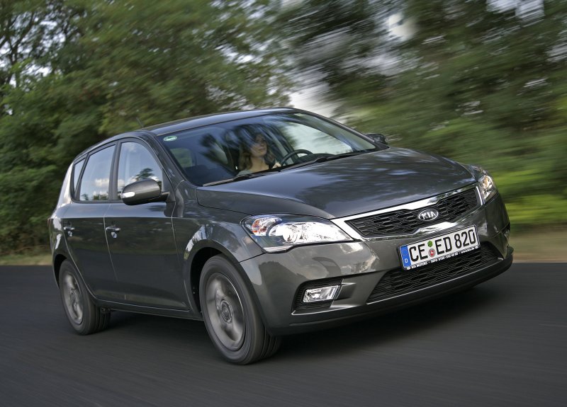 Kia Ceed 2010 хэтчбек