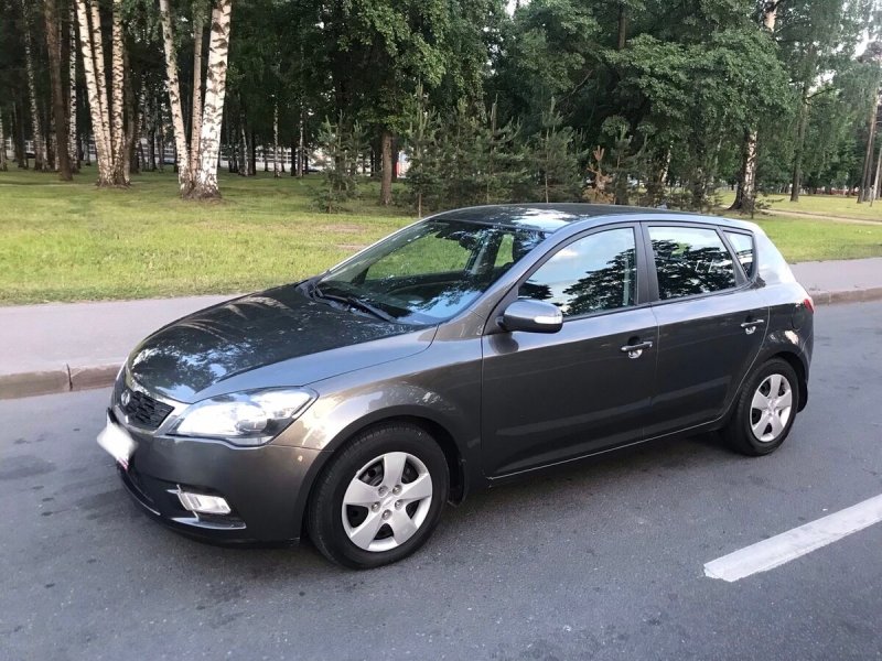 Kia Ceed 2010 хэтчбек