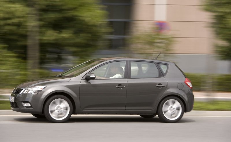 Kia Ceed 2010 хэтчбек