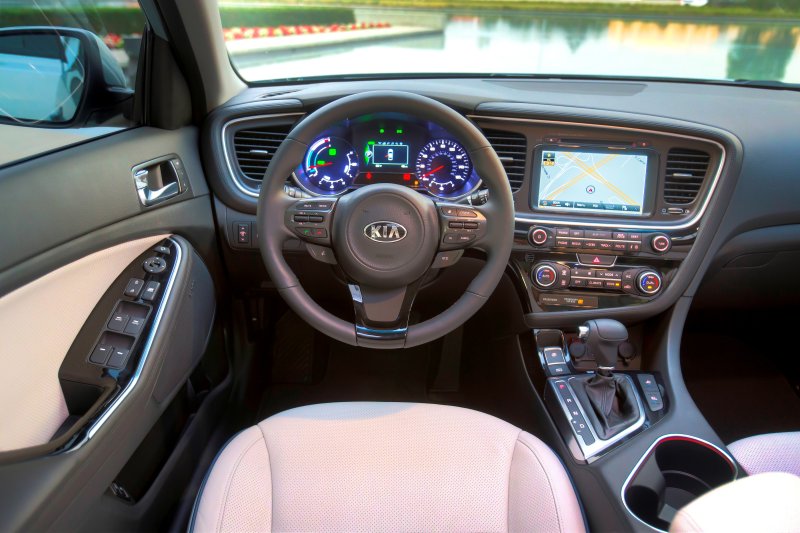Kia Кворис 2013 салон