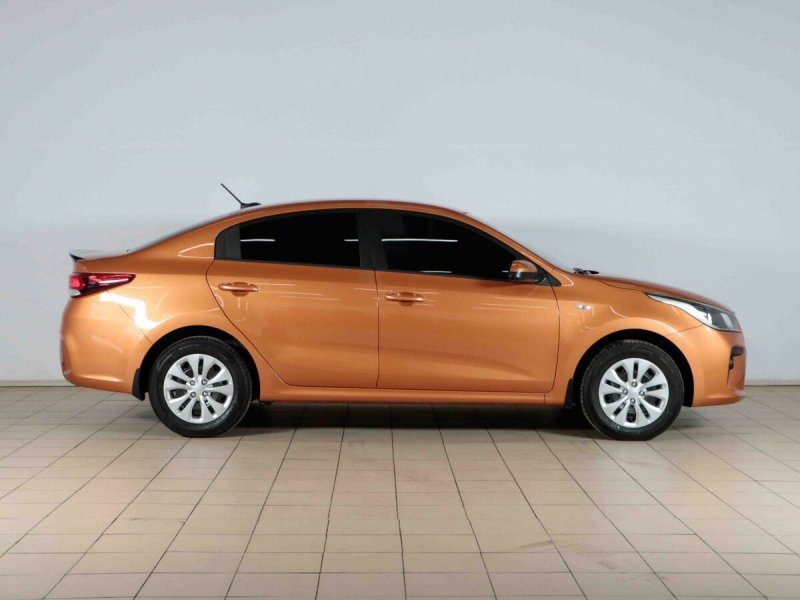Kia Rio 4 оранжевая