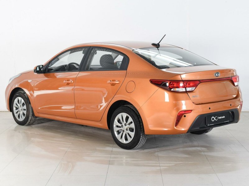 Kia Rio 4 оранжевая