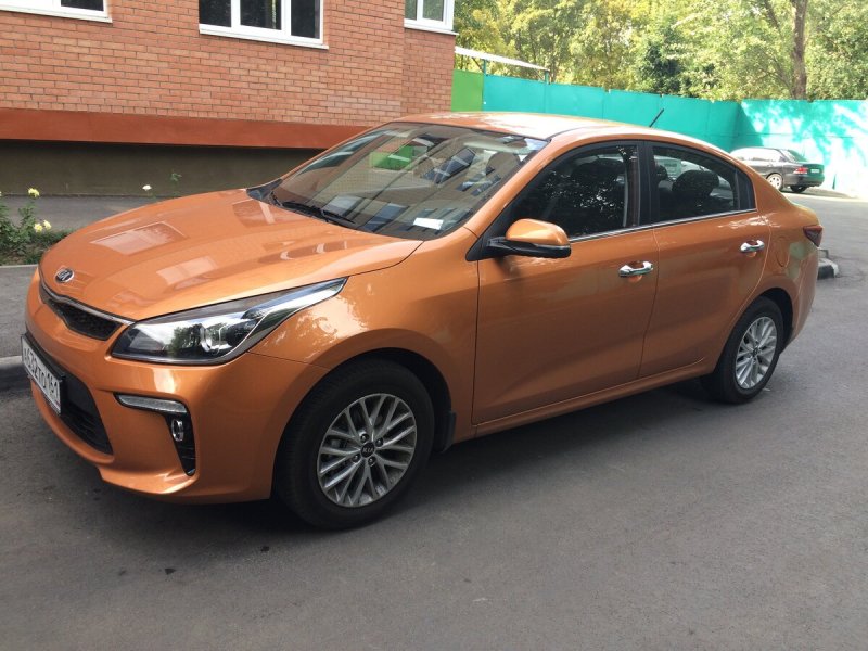 Kia Rio 4 оранжевая