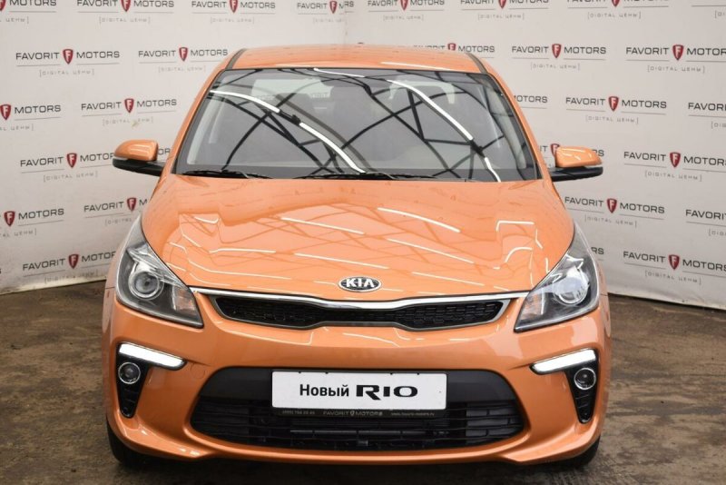 Kia Rio оранжевая